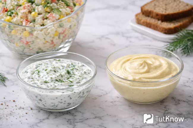 Соусы для крабового салата - йогуртовый с зеленью и сметанный с горчицей