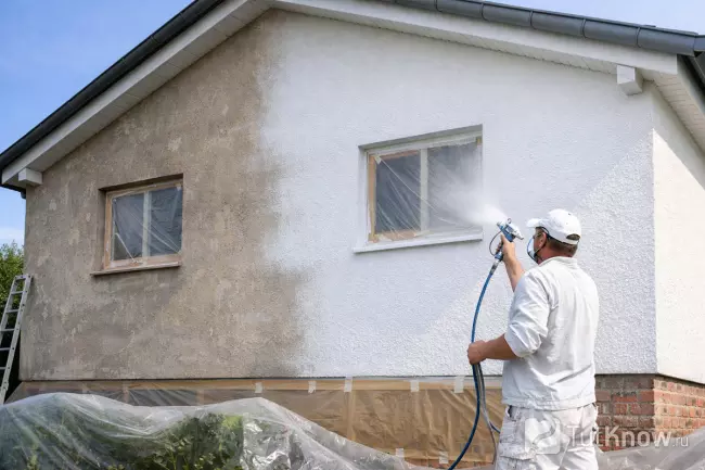 Покраска фасада дома краскопультом — процесс работы