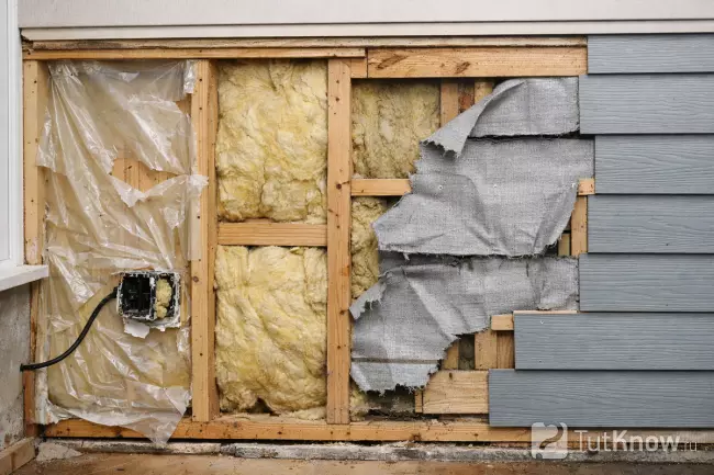 Нарушение слоёв стены после демонтажа утеплителя