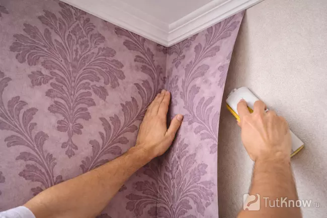Поклейка обоев во внутреннем углу стены