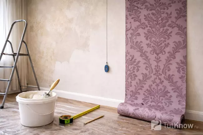 Разметка первой полосы обоев по уровню