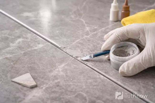 Реставрация скола на плитке керамогранита