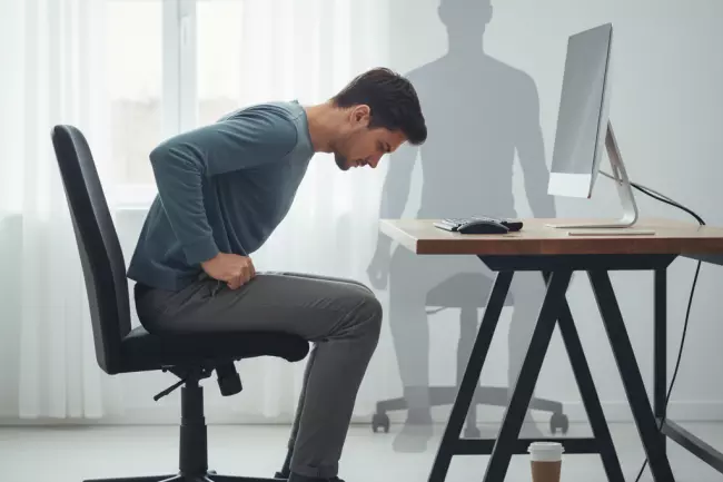 Влияние неудобного стула на осанку