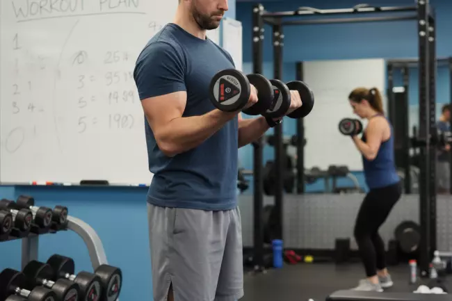 Отсутствие прогрессии нагрузки и роста мышц