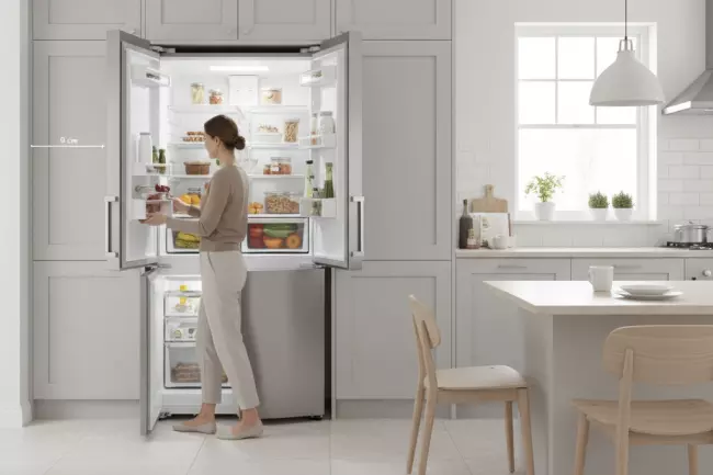 Удобное открывание дверей холодильника и доступ к полкам