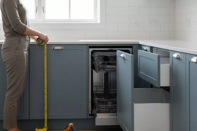 Высота столешницы и глубина модулей кухни