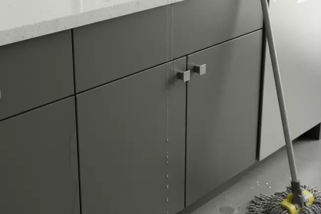 Практичные материалы фасадов кухни: кромки, стыки, влажность