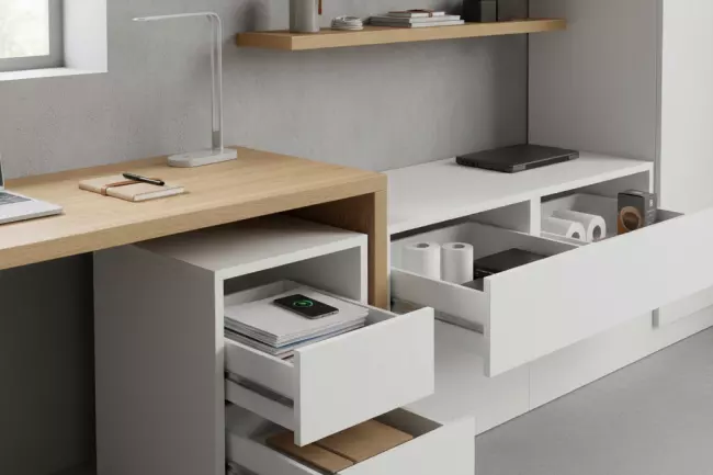 Рабочий стол для дома с хранением