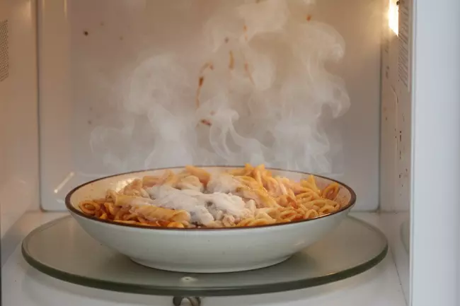 Неравномерный нагрев в микроволновой печи причины