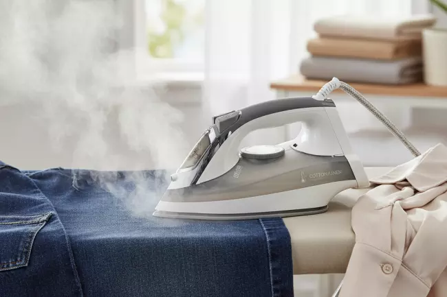 Отличия парового утюга: мощность, пар, подошва