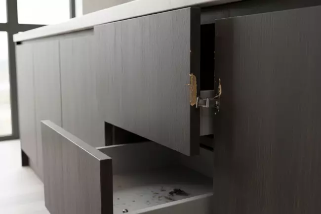 Практичные материалы кухонных фасадов и фурнитура