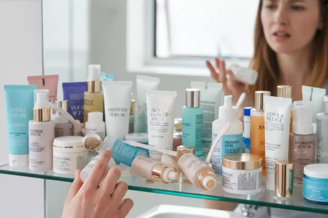 Частая смена косметики и процедур ухода