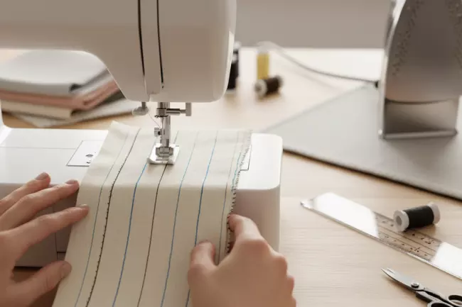 Шитье для начинающих: простые упражнения на лоскутках