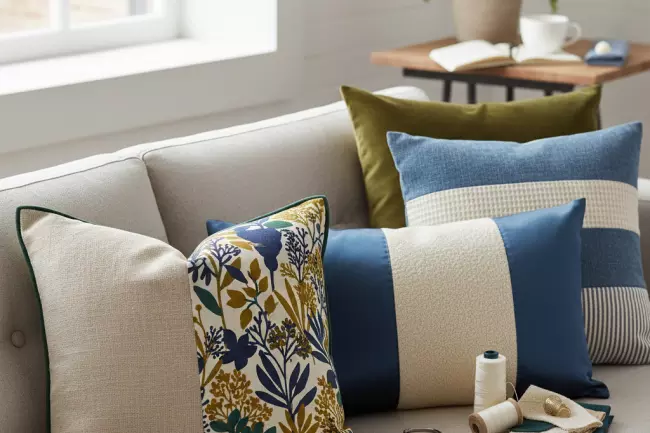 Идеи декора: пошив акцентной подушки дома