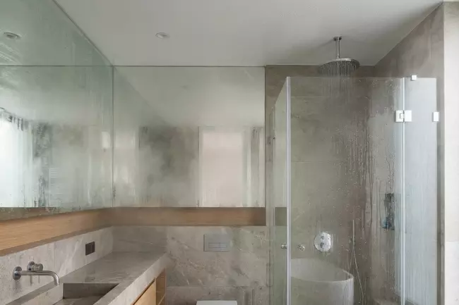 Натяжной потолок для зон повышенной влажности