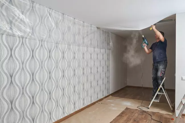 Монтаж натяжного потолка после поклейки обоев