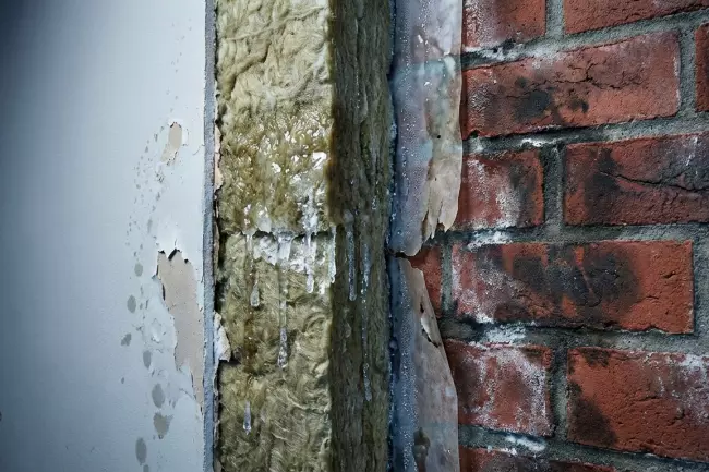 Накопление влаги в стене из-за утепления