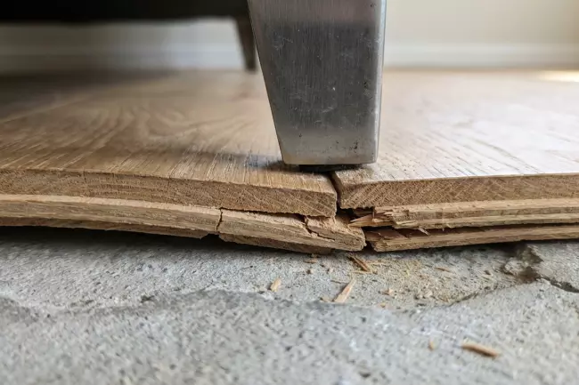 Неровное основание и нагрузка на замковые соединения