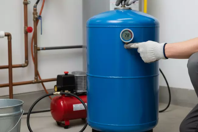 Проверка давления воздуха в гидроаккумуляторе дома