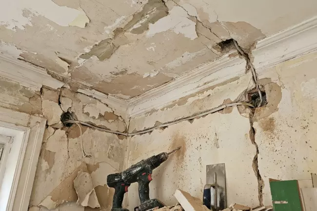 Ошибки подготовки основания натяжного потолка