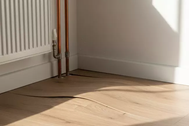 Вздутие ламината зимой у радиаторов и труб