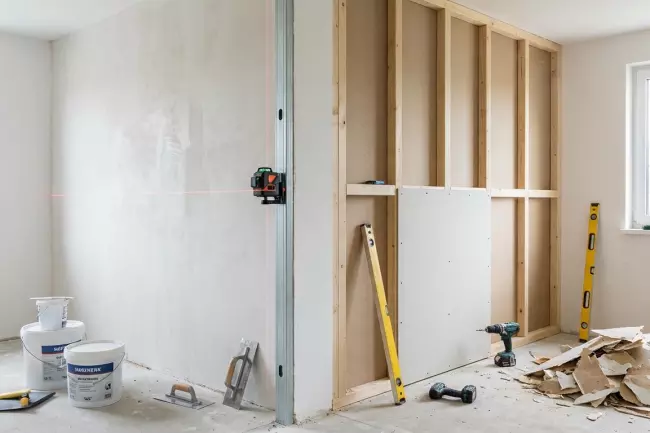 Подготовка стен под декоративные штукатурки и панели