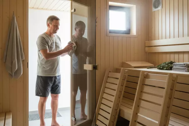 Регулярный уход за баней после парения