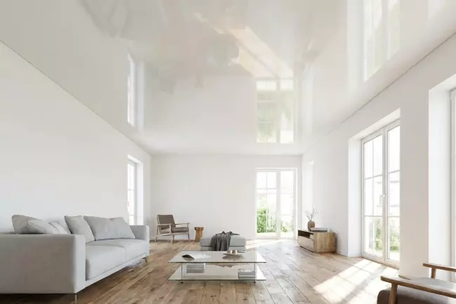 Глянец и отражающие поверхности для визуально высокого потолка