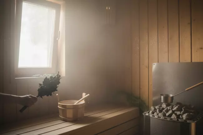 Ошибки летней эксплуатации бани: перегрев и влажность