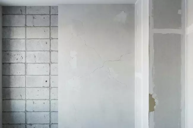 Определение материала стен по швам и фактуре