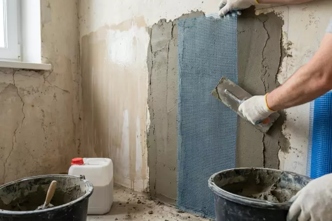 Укрепление слабых стен сетками и пропитками