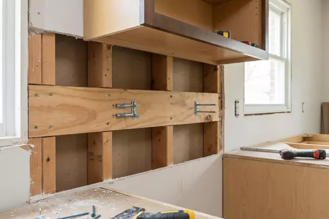 Закладные и усилители для крепления навесных шкафов