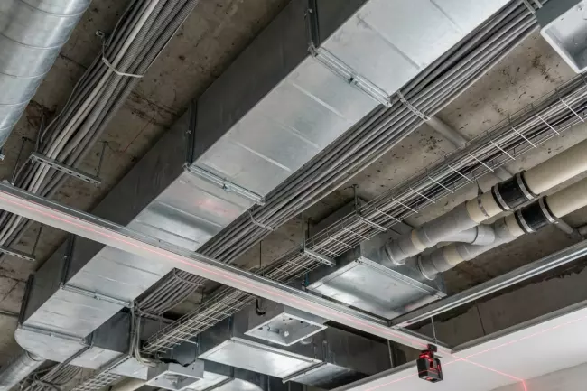 Расчет высоты натяжного потолка с коммуникациями