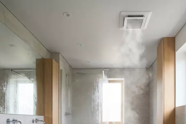 Вентиляция натяжного потолка во влажных помещениях