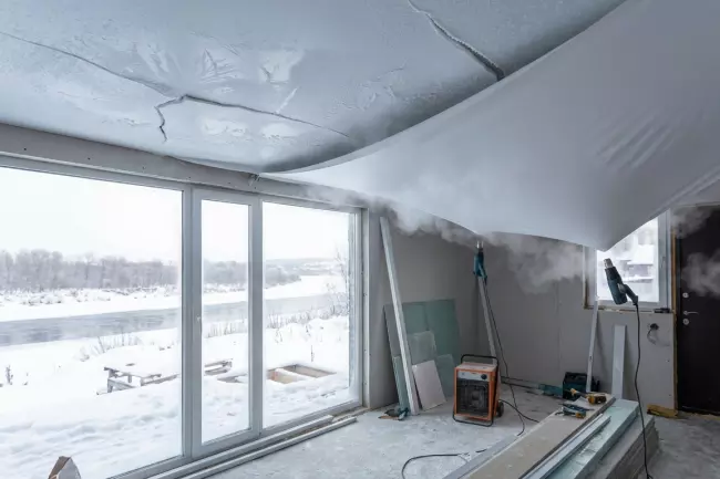 Монтаж натяжного потолка зимой в неотапливаемом доме