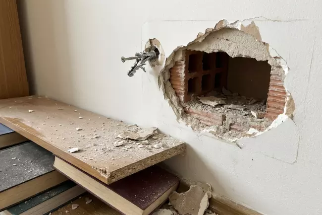 Ошибки крепления тяжёлых предметов на стене