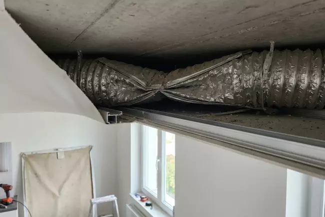 Скрытие вентиляции в натяжном потолке без потери высоты