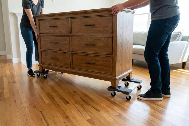 Безопасное перемещение тяжёлой мебели по паркету