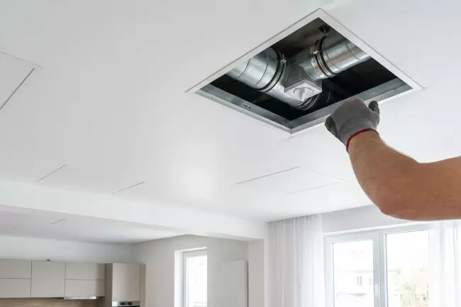 Скрытая вентиляция в натяжном потолке, ревизия