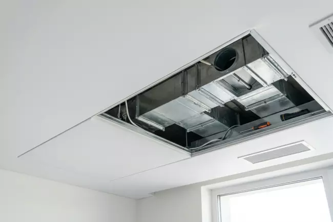 Скрытие вентиляционных каналов в натяжном потолке