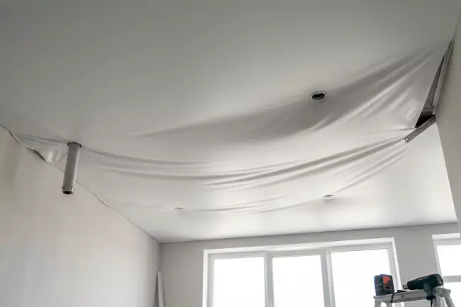 Ошибки монтажа натяжного потолка и провисания