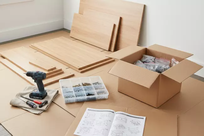 Подготовка места и инструментов для сборки мебели