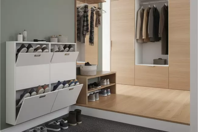 Хранение обуви и одежды в узкой прихожей