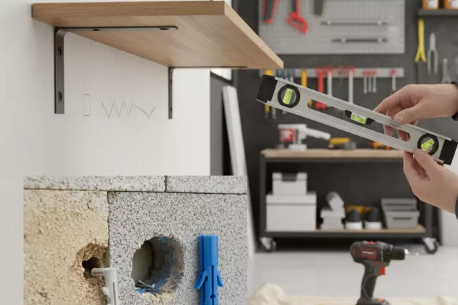 Надёжные крепления настенных полок и ошибки монтажа