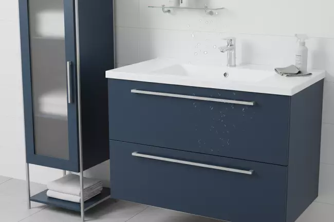 Влагостойкие материалы для мебели ванной: пластик, металл, стекло