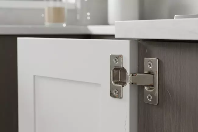 Срок службы петель, направляющих и креплений