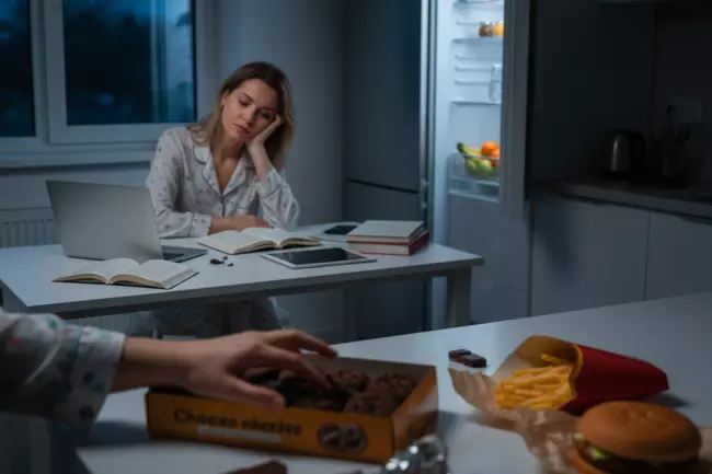 Влияние недосыпа на аппетит и похудение