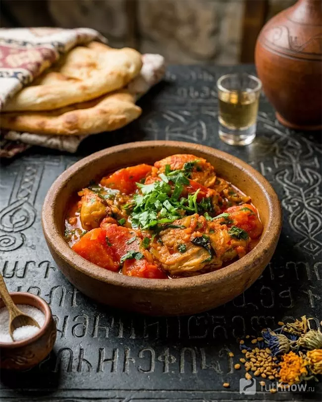 Готовое чахохбили с курицей и томатами по-грузински