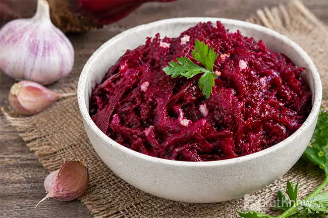 Салат из свеклы с чесноком