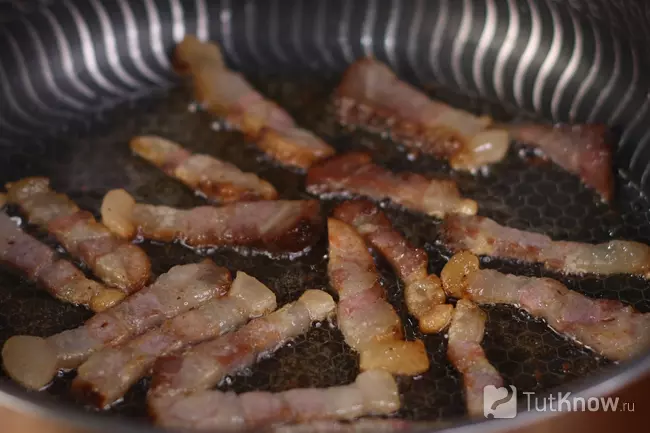 обжарка панчетты до румяной корочки